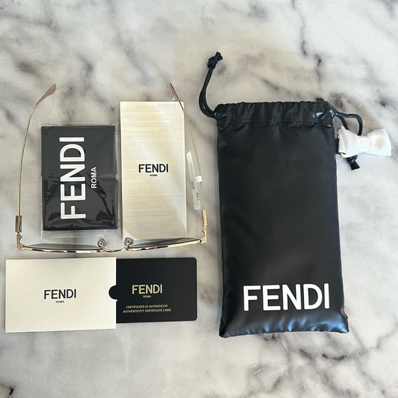 ✨FENDI✨ SUNGLASSES - Picture 6 of 9